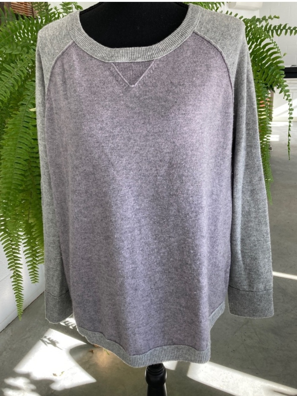 Kinross Two-Tone Grey and lavender Crewneck Sweater M